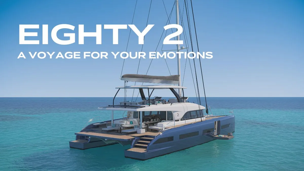 Lagoon Eighty 2: Catamaran op zee met tekst