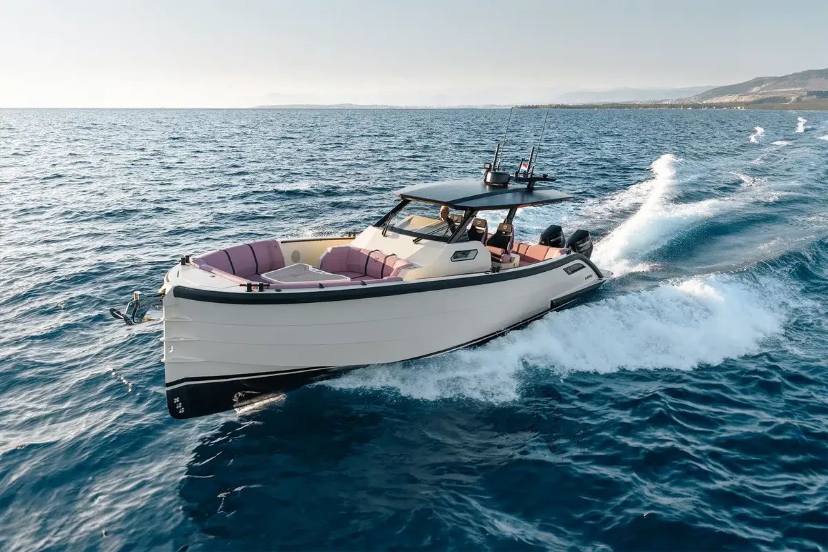 LEKKER Boats LK38: Boot varend op zee