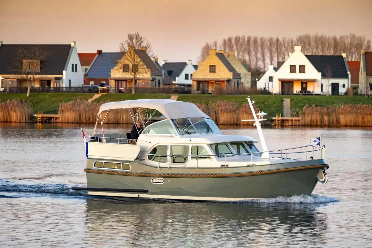 Linssen Yachts Grand Sturdy 35.1 AC: Boot varend op water
