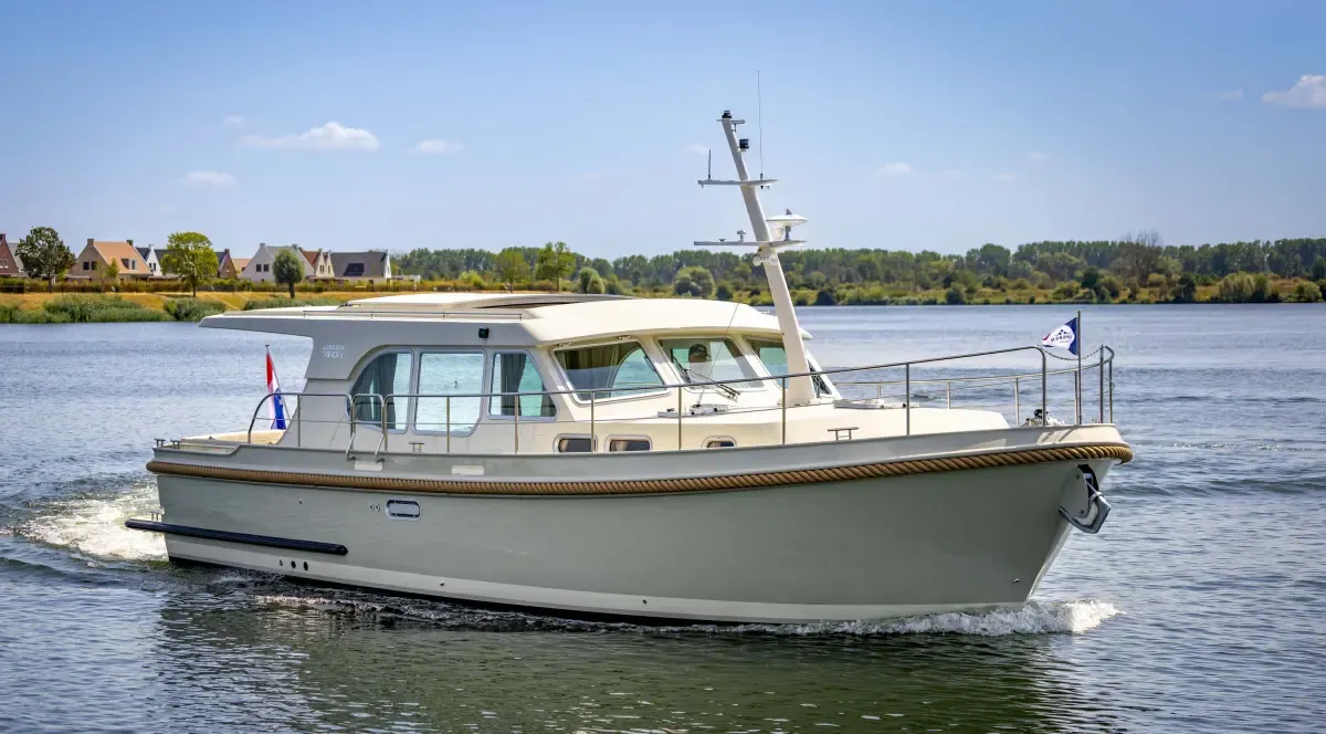 Linssen Yachts Grand Sturdy 40.1 (AC / Sedan): Motorboot varend op water