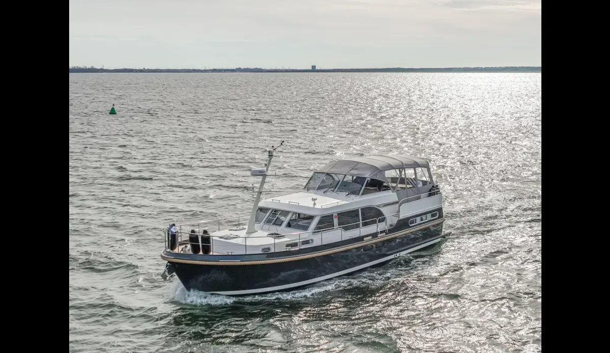Linssen Yachts Grand Sturdy 45.1 AC: Boot varend op open water