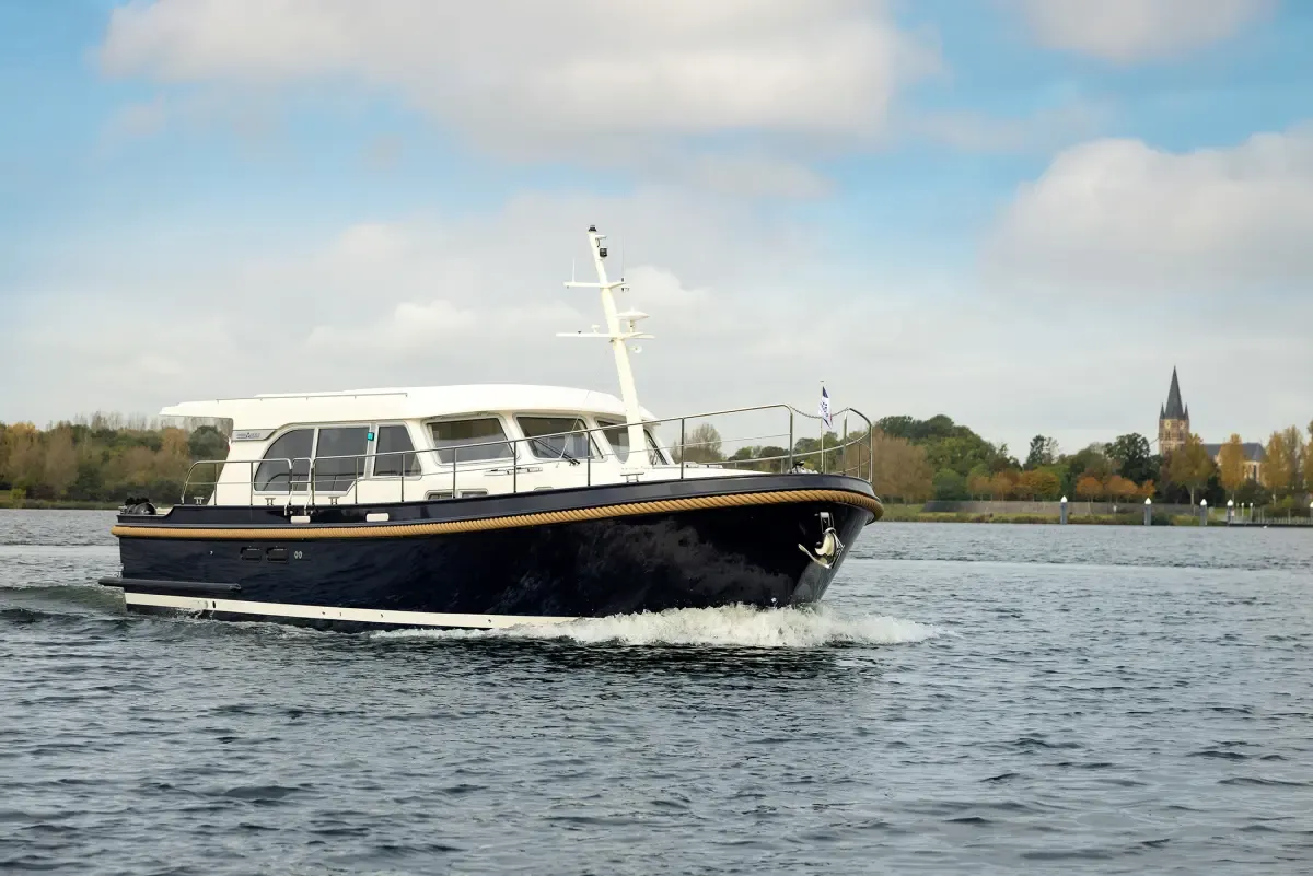 Linssen Yachts Grand Sturdy 45.1 Sedan: Boot varend op water
