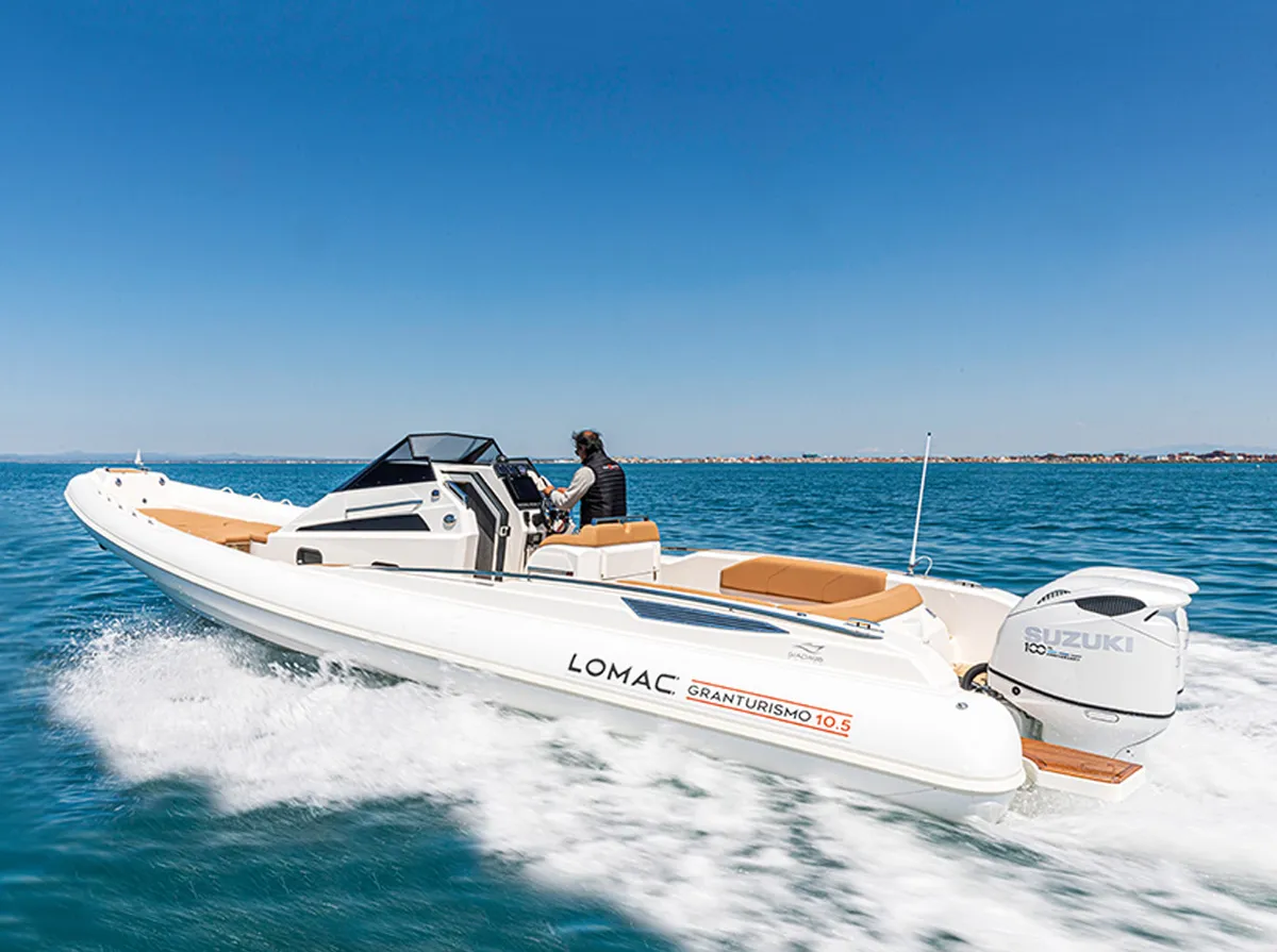 Lomac GranTurismo 10.5: Boot varend op zee