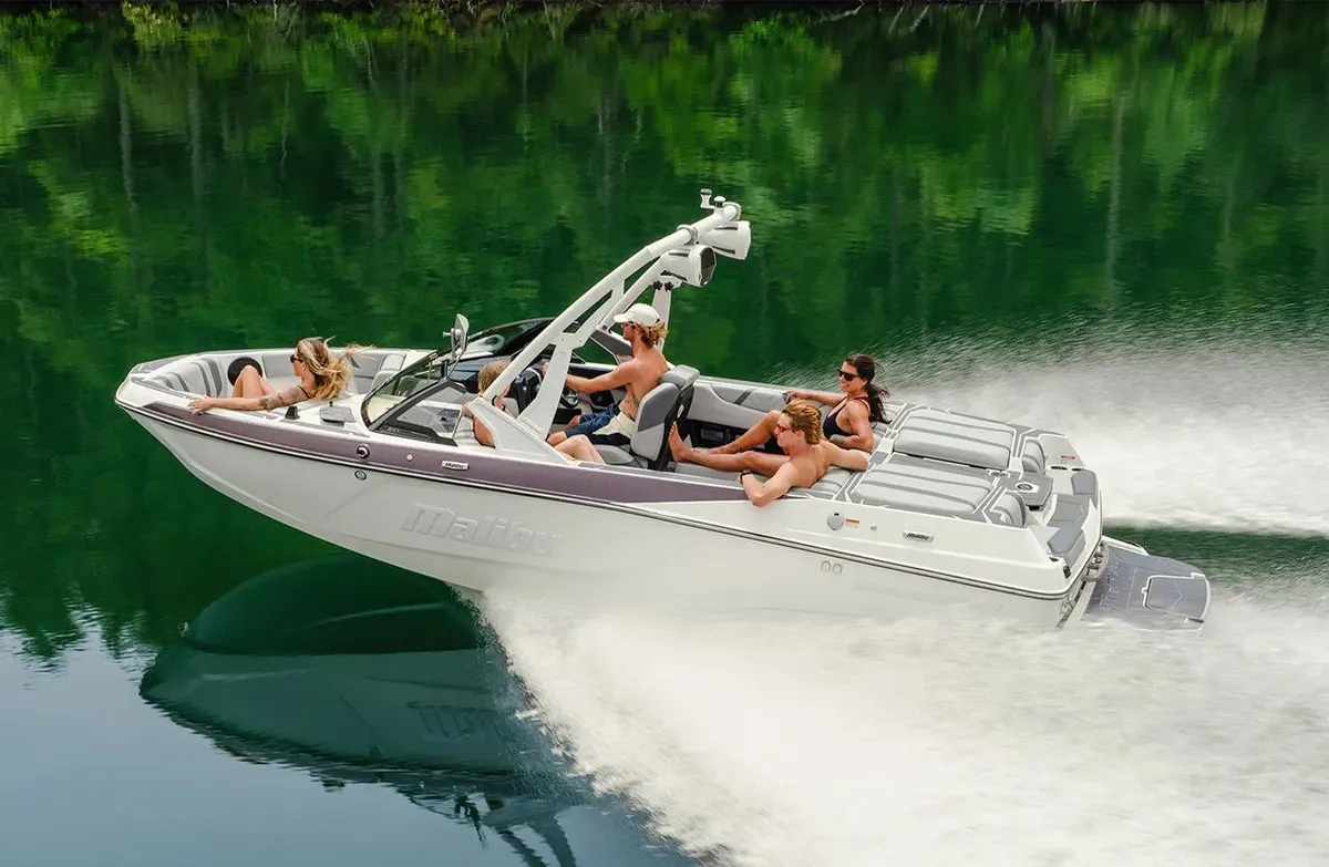 Malibu 20 VTX: Varend zijaanzicht