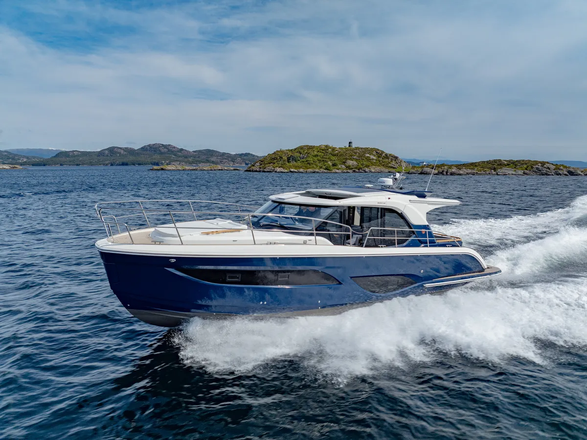 Marex 440 Scandinavia: Boot varend op zee