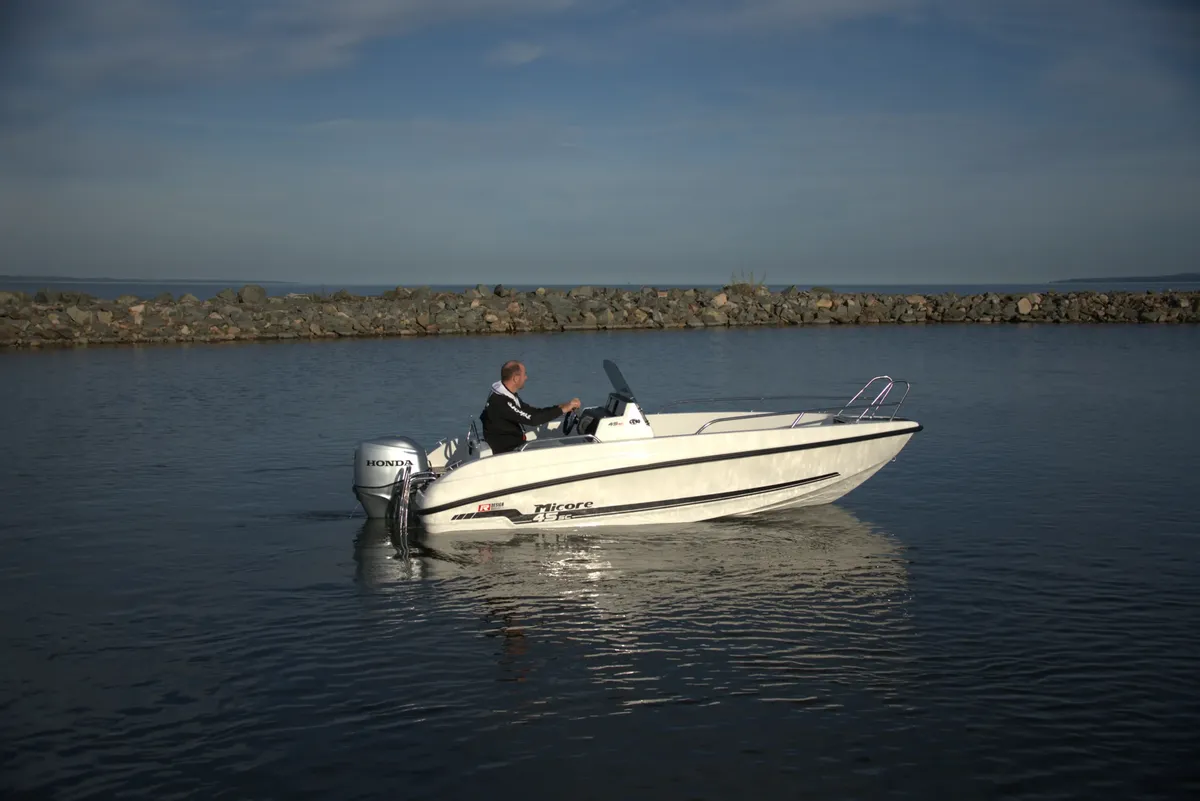 Micore 45sc: Boot varend met bestuurder