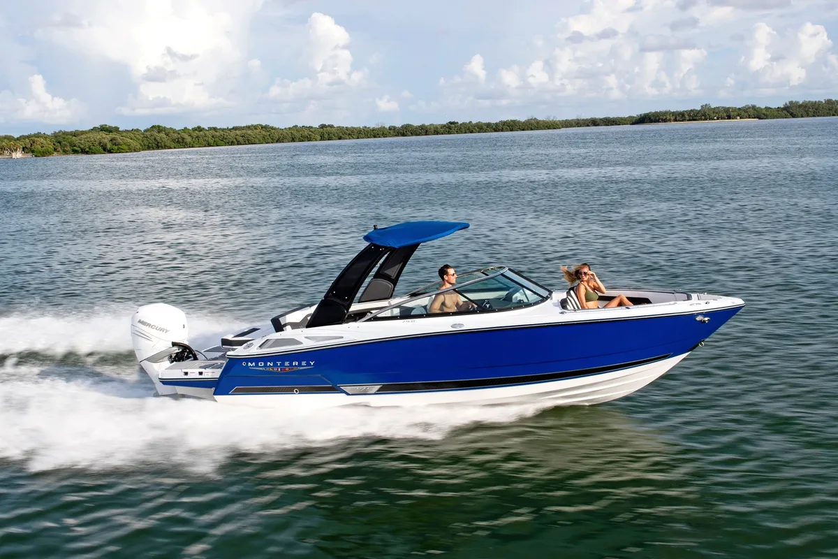 Monterey 275SS: Boot varend van opzij