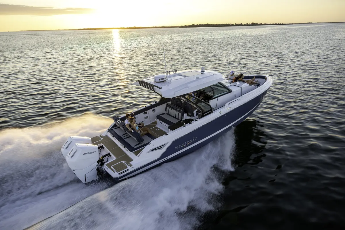 Monterey Elite 34 OB: Varend van bovenaf
