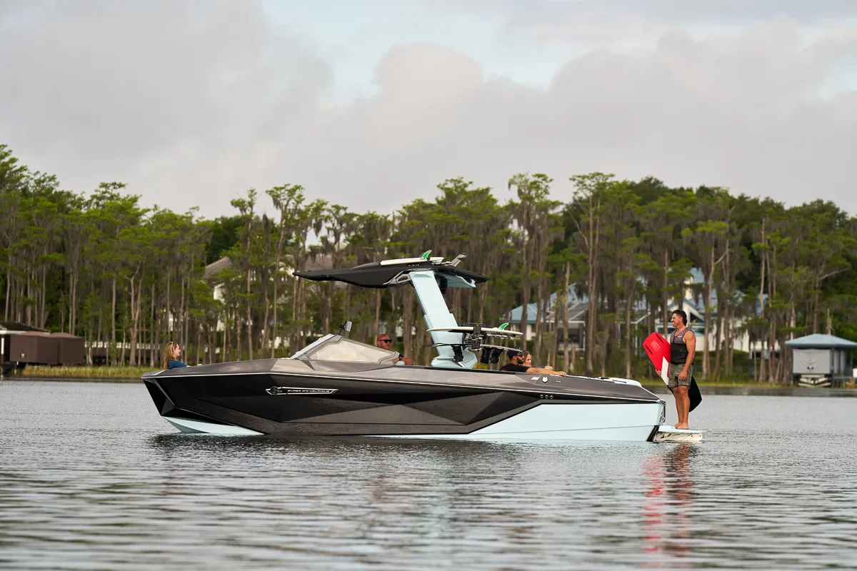 Nautique Super Air Nautique G25: Stilliggend zijaanzicht