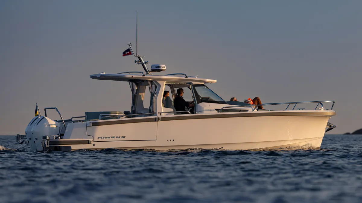 Nimbus Boats Sport Tender 35: Boot varend op zee