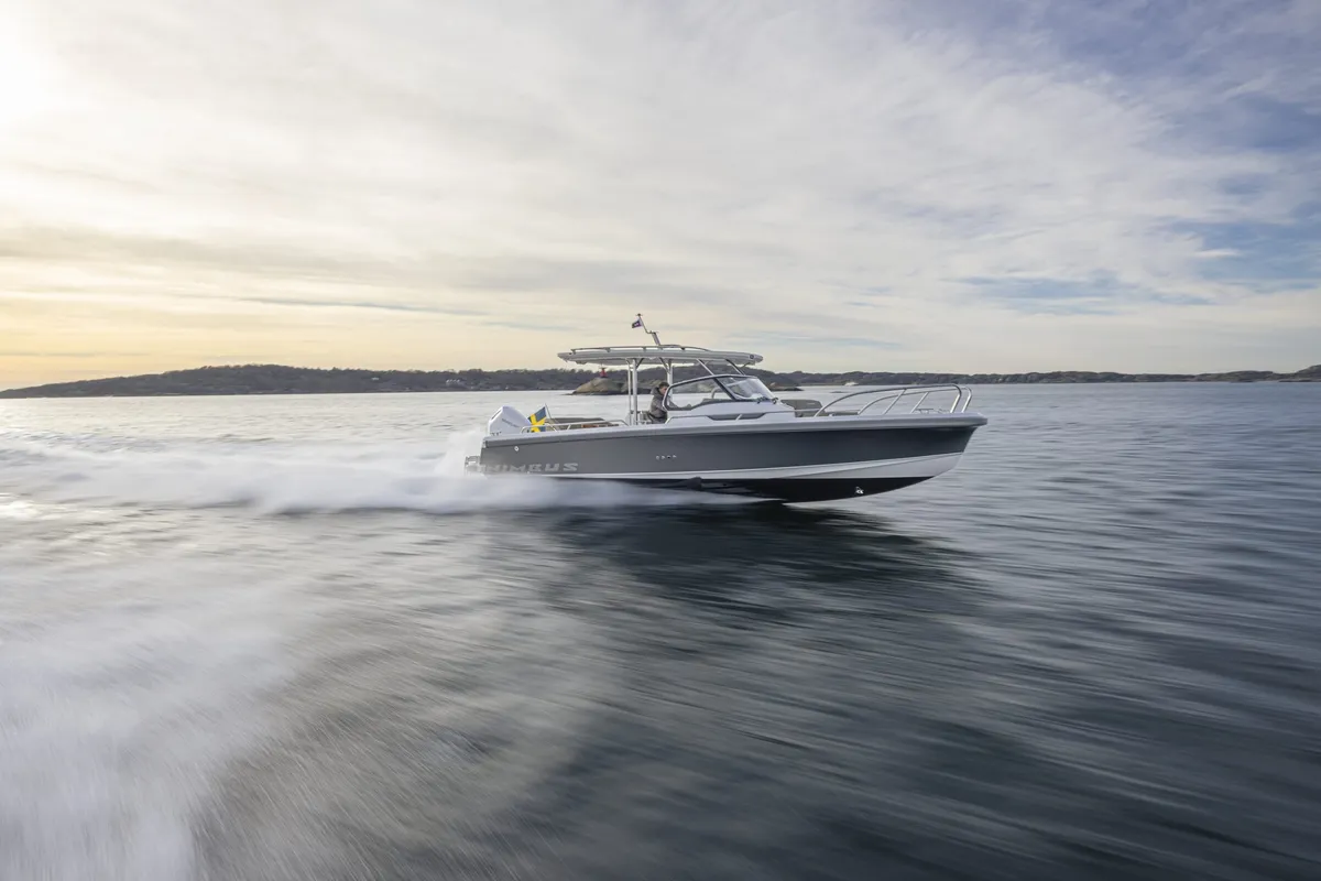 Nimbus Boats T9: Boot varend op zee
