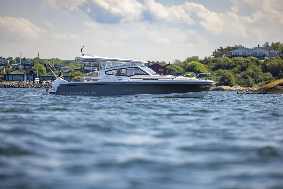 Nimbus Boats Weekender 9 (W9): Boot varend op water