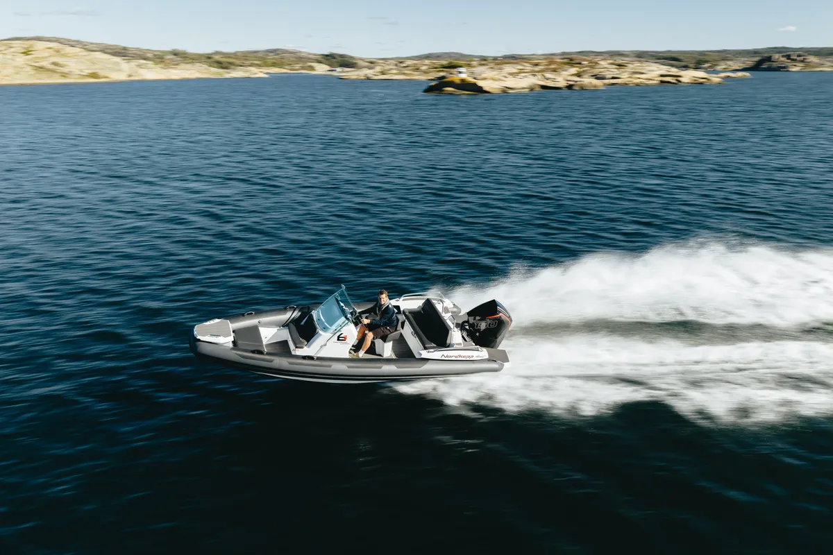 Nordkapp Boats Airborne 6.3: Speedboot varend op zee