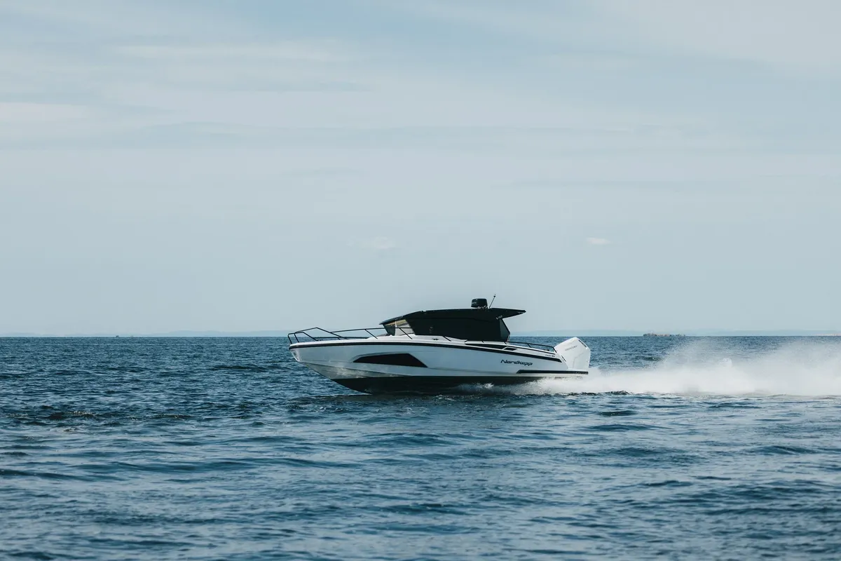 Nordkapp Boats Coupe 905 V12: Boot varend op zee