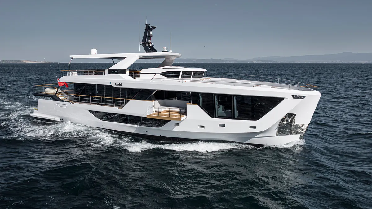 Numarine 30XP: Zijaanzicht varend