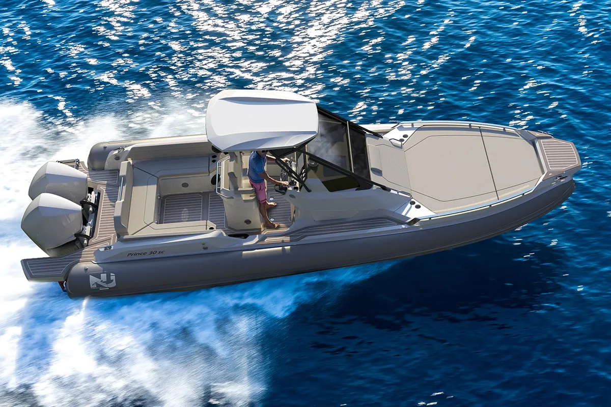 Nuova Jolly Marine Prince 30 Sport Cabin: Speedboot varend op zee