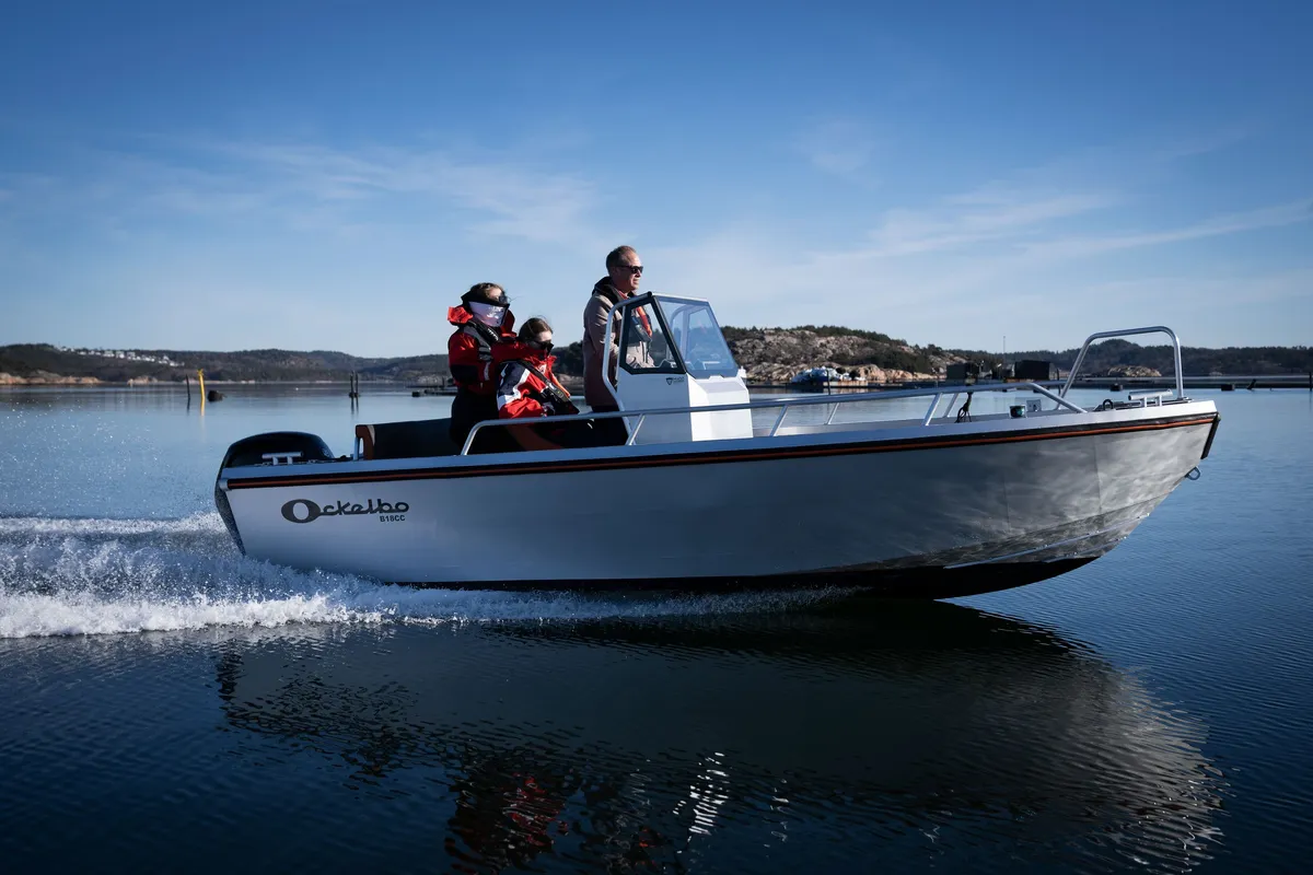 Ockelbo B18CC: Boot varend op water