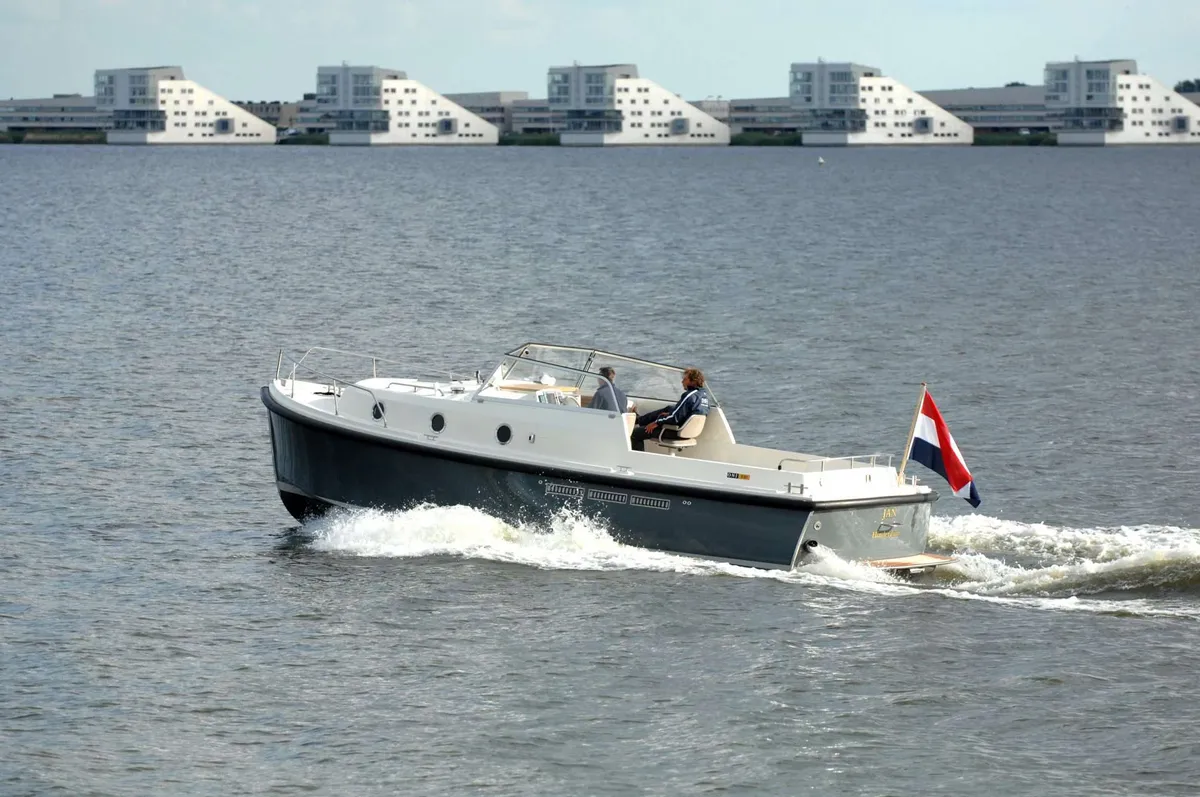 ONJ Motorboten Lobster 920 Open: Boot varend op water