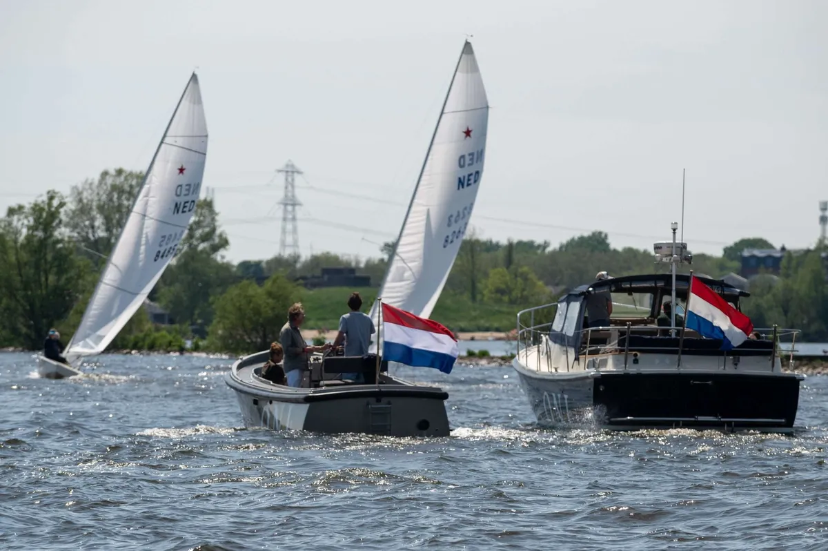 ONJ Motorboten Patrol 1020 Open: Boten varen op water