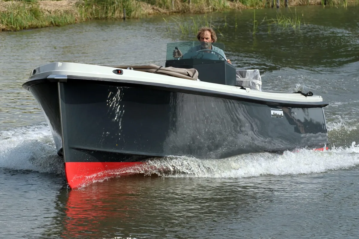 ONJ Motorboten Tender 720: Boot varend op water
