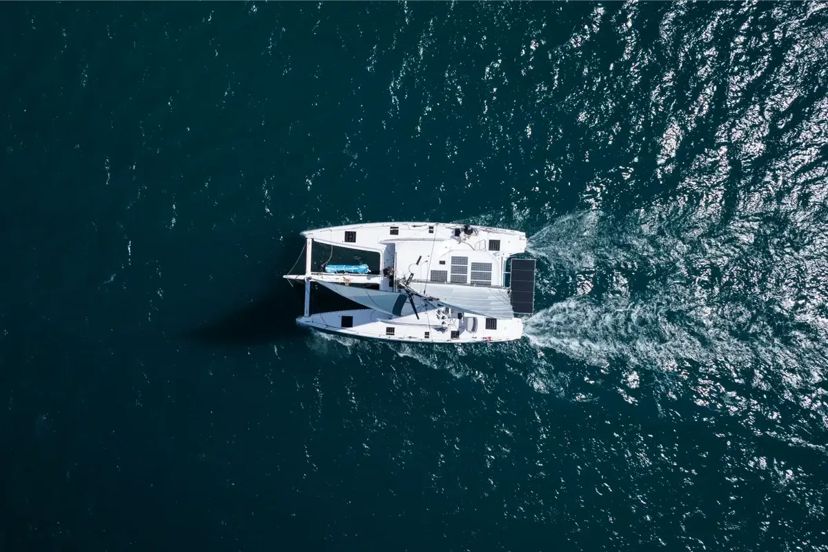 Outremer Catamarans 48: Catamaran varend op zee