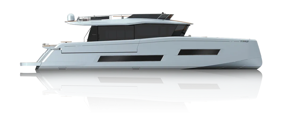 Pardo Yachts E72: Jacht zijaanzicht met spiegeling