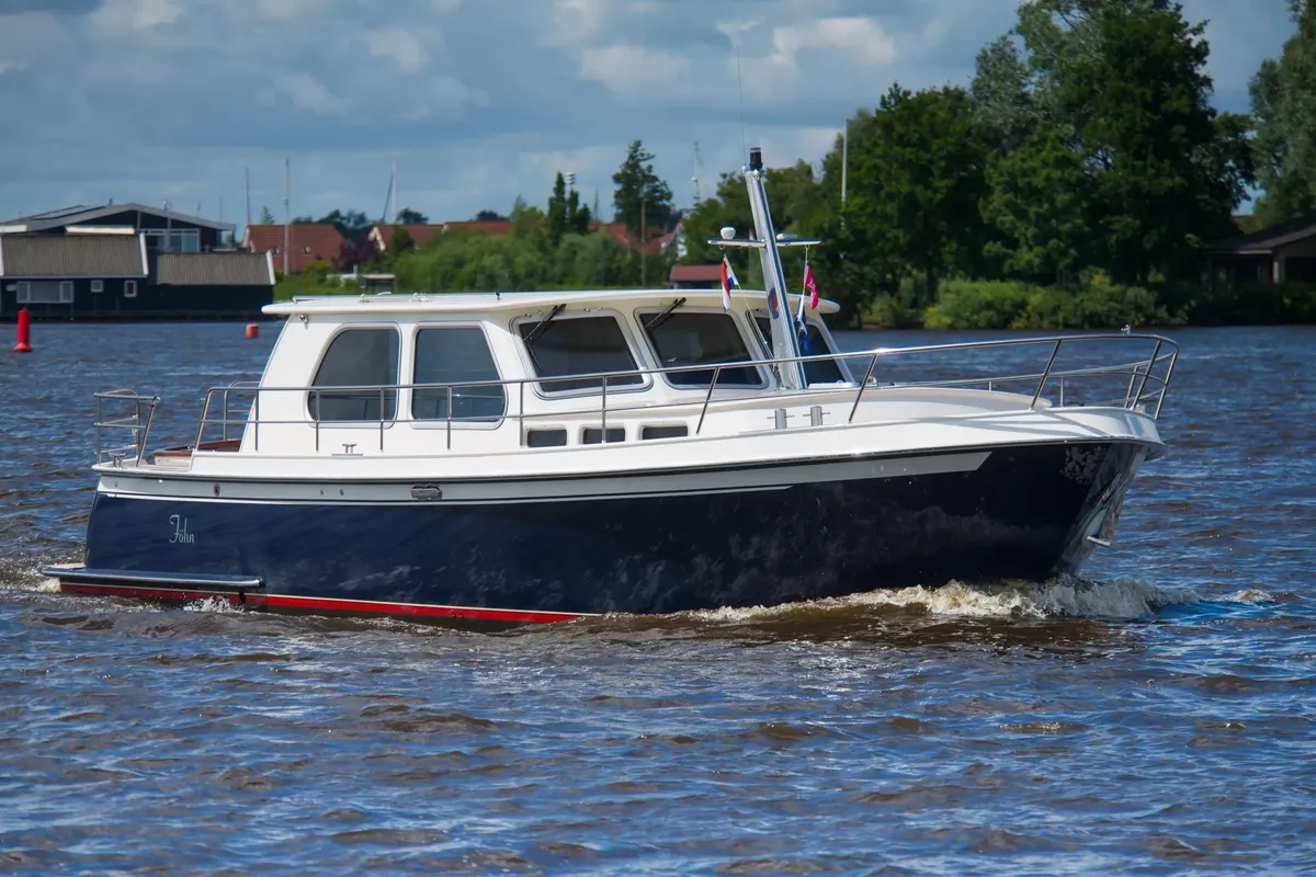 Pikmeerkruiser 38' Open Cockpit: Boot varend op water