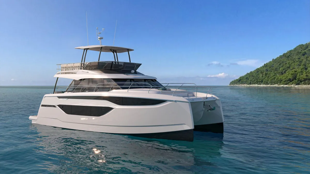 Prestige Yachts M6: Catamaran voor anker bij kust