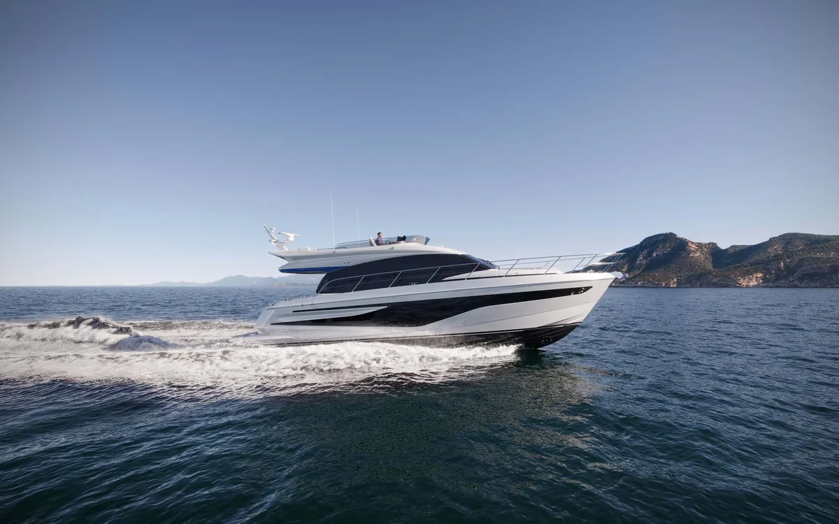 Princess F55: Jacht varend op zee