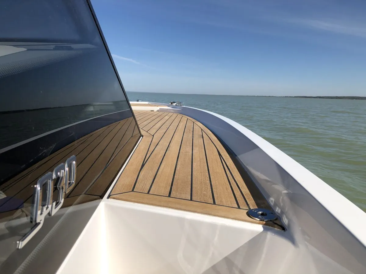 Q Yachts Q30: Teakhouten voordek boot zee