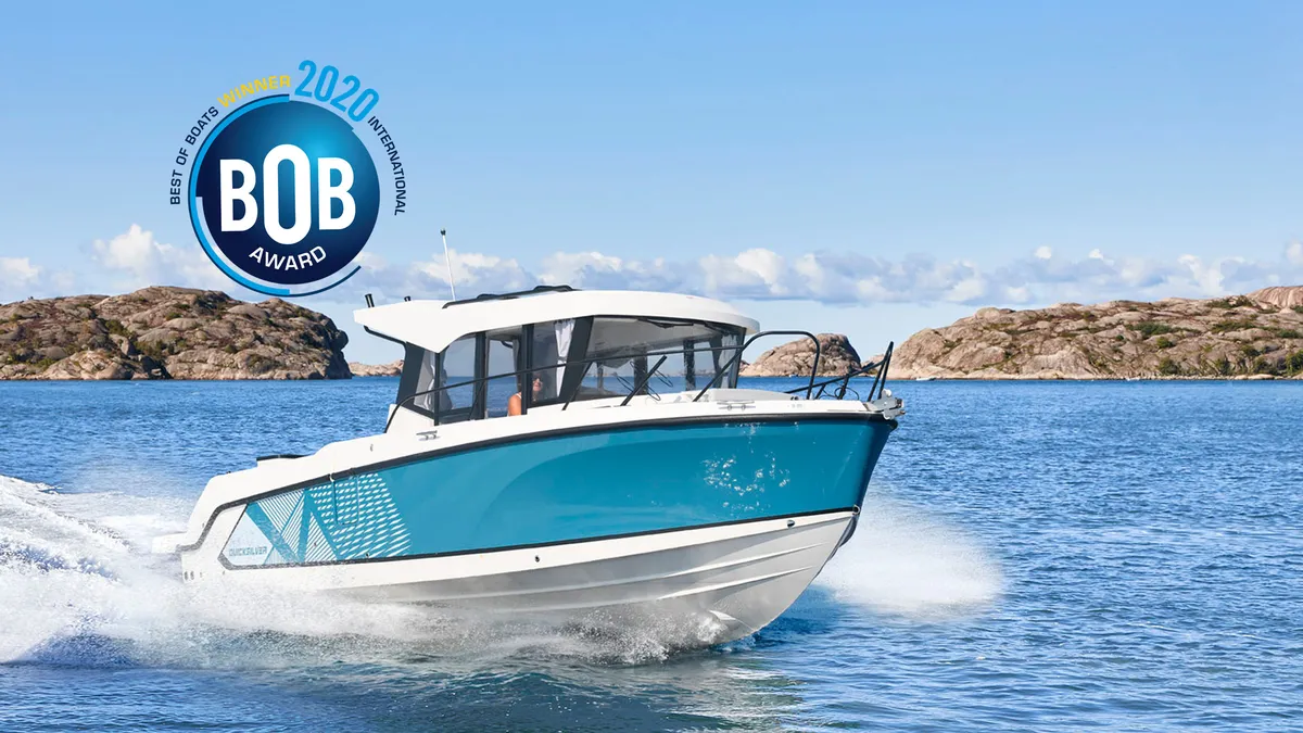 Quicksilver 805 Pilothouse: Boot varend op zee