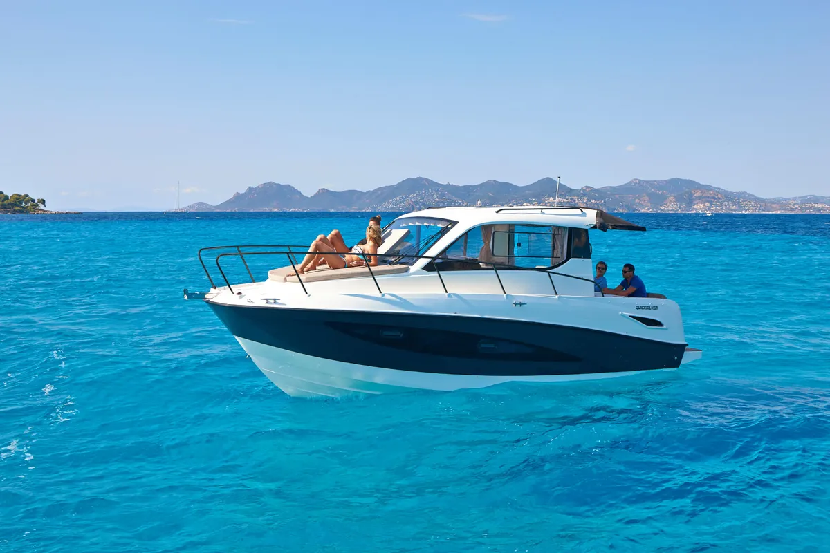 Quicksilver 905 Weekend: Boot op zee met bergen
