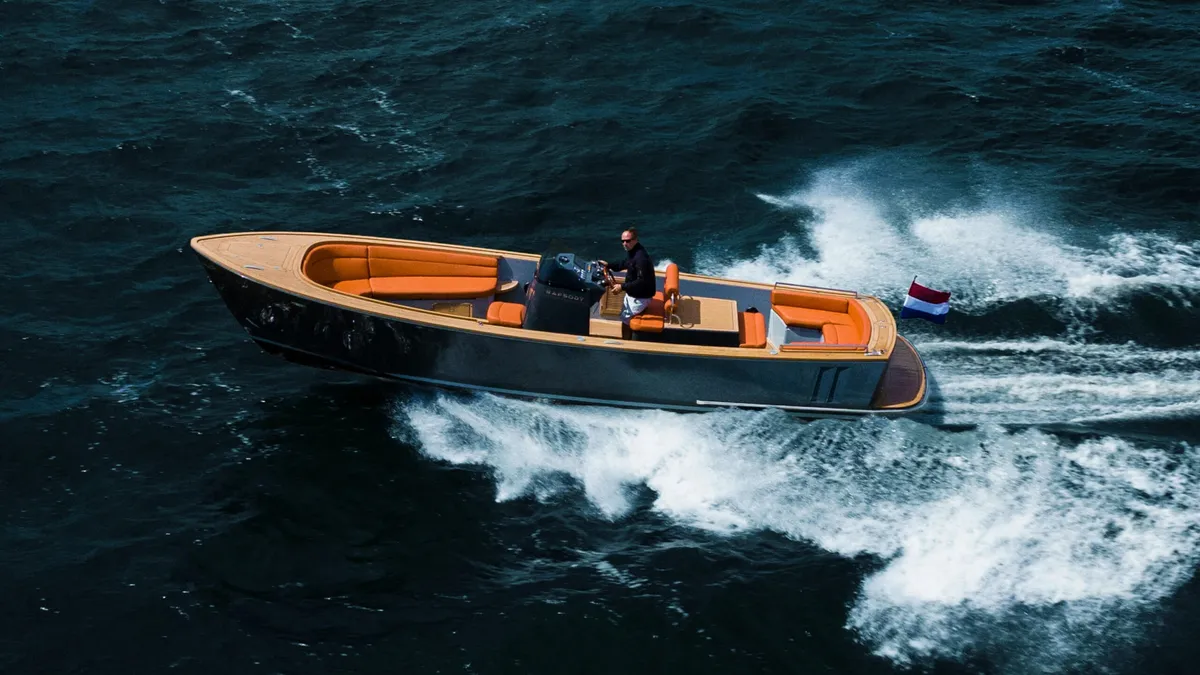 Rapsody Yachts Tender: Speedboot varend op zee