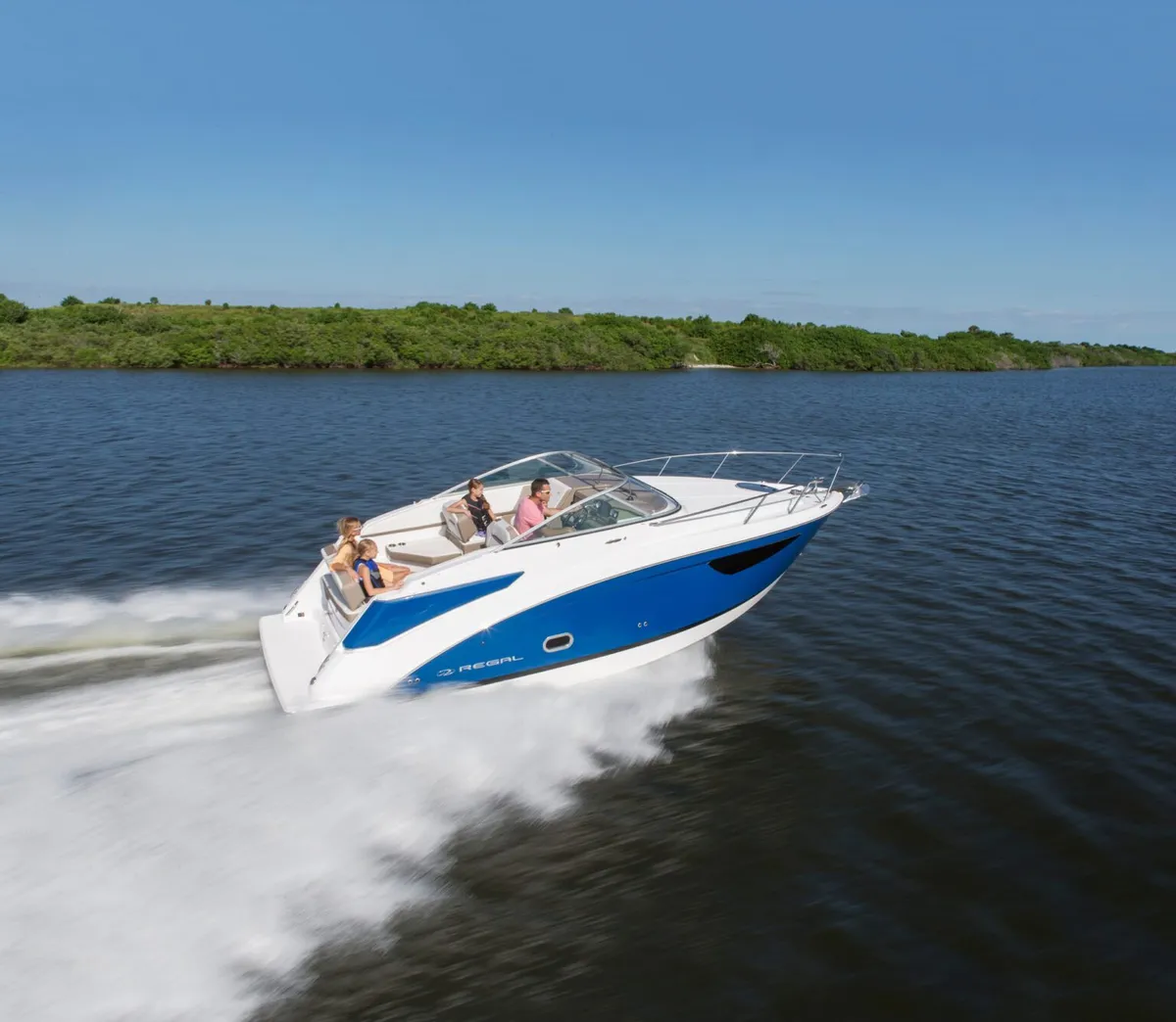 Regal 26 Express: Varend op meer