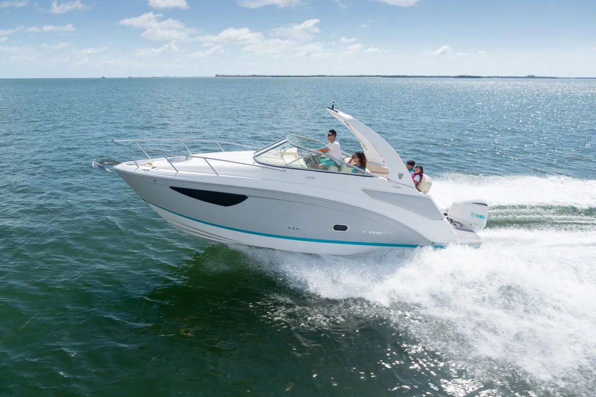 Regal 26 XO: Zijaanzicht varend