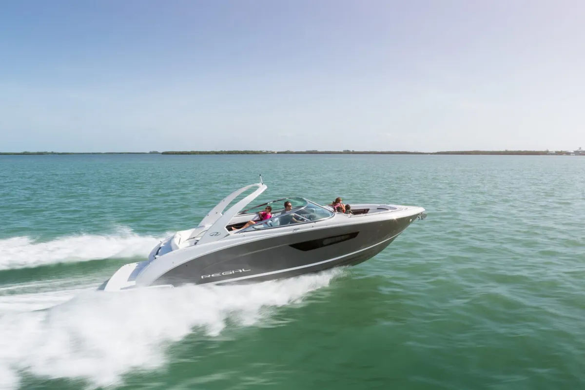 Regal 3300: Varend op zee