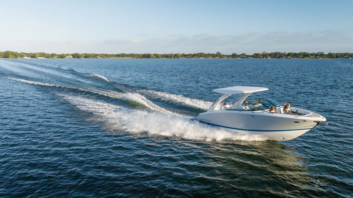 Regal LS9: Varend zijaanzicht