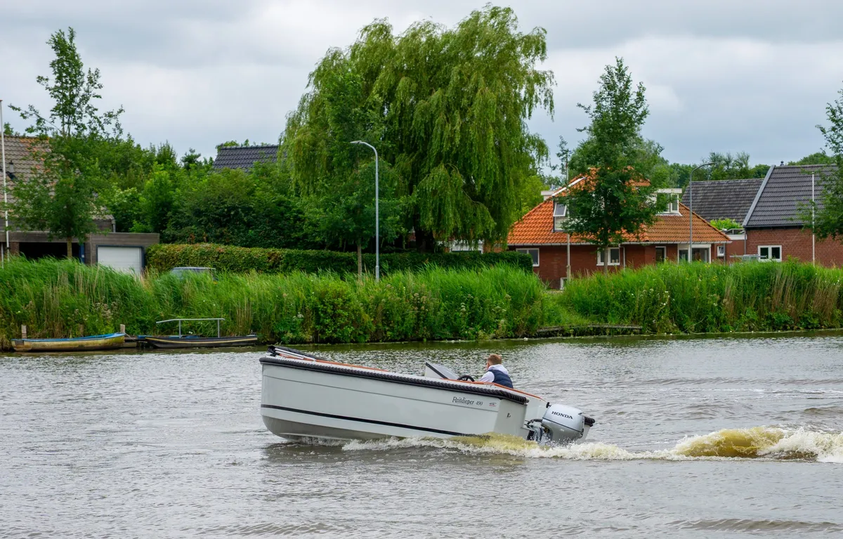 Reitdieper 490 XL: Boot varend op water