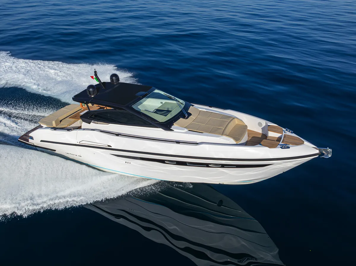 Rio Yachts Le Mans 45: Boot varend op zee