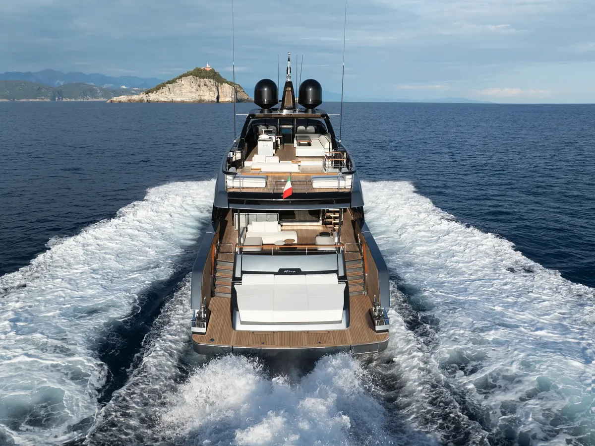 Riva 112' Dolcevita Super New: Jacht vaart op zee