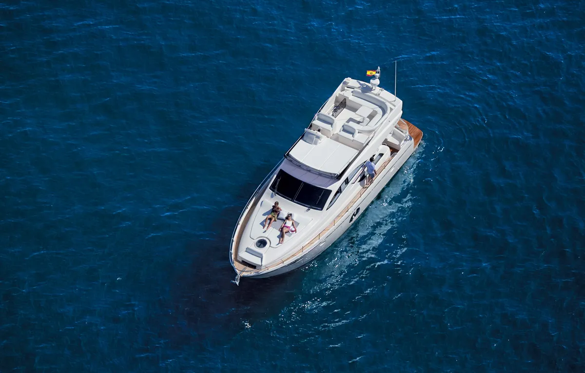 Rodman Muse 50: Luchtfoto jacht varend op zee