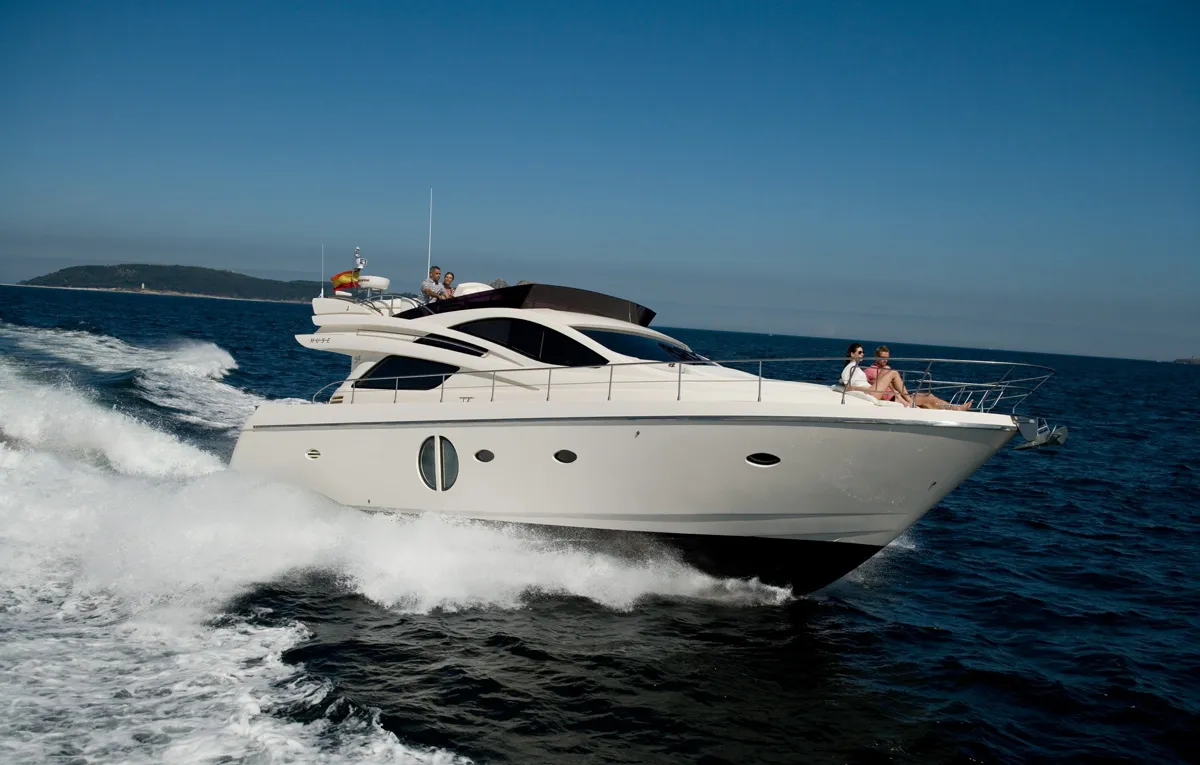 Rodman Muse 54: Jacht varend op zee