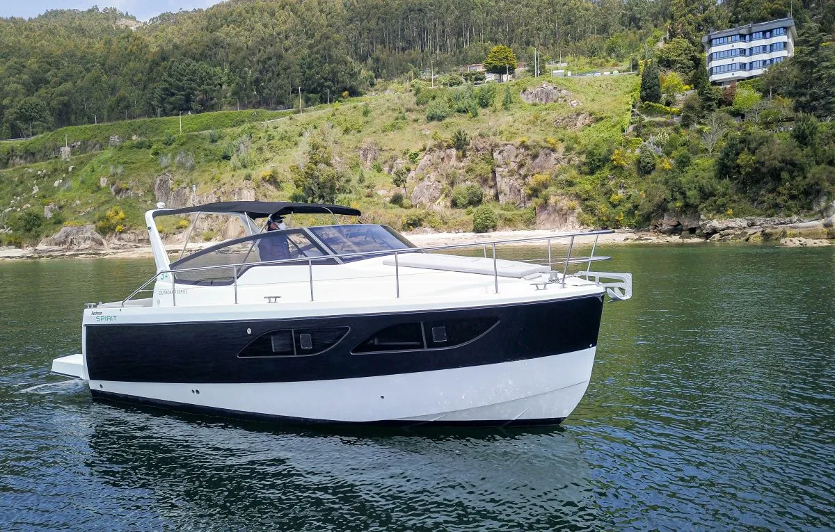 Rodman Spirit 31 Open: Boot varend op water