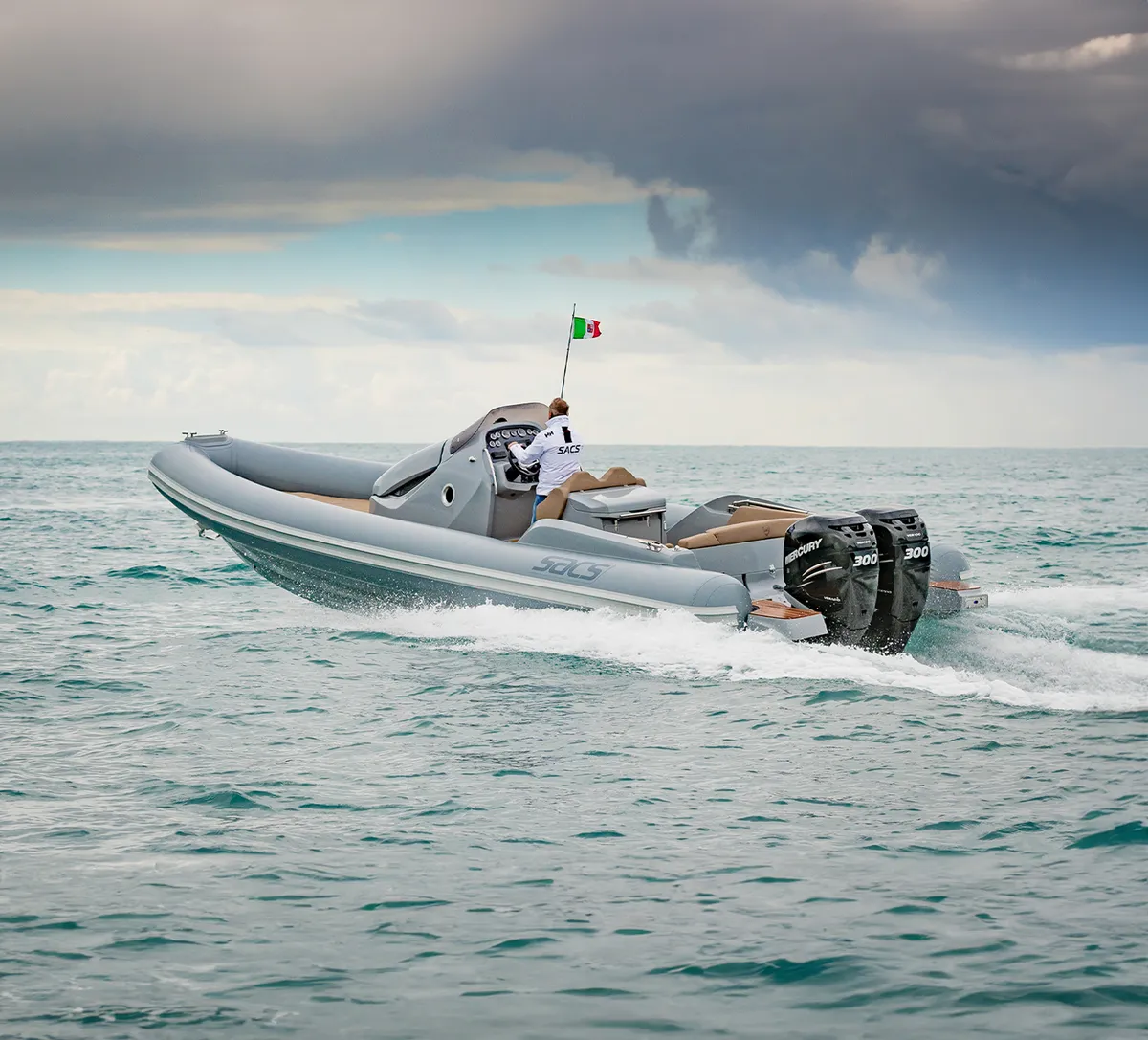 Sacs Marine Strider 10: Rubberboot varend op zee