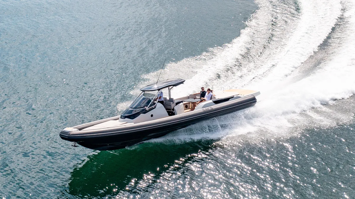 Sacs Marine Strider 13: Rib boot varend op zee