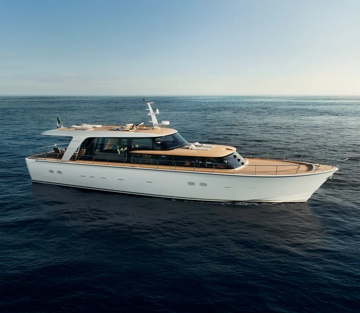 Sanlorenzo SHE: Witte motorjacht varend op zee