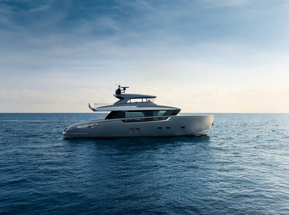 Sanlorenzo SX76: Jacht varend op zee