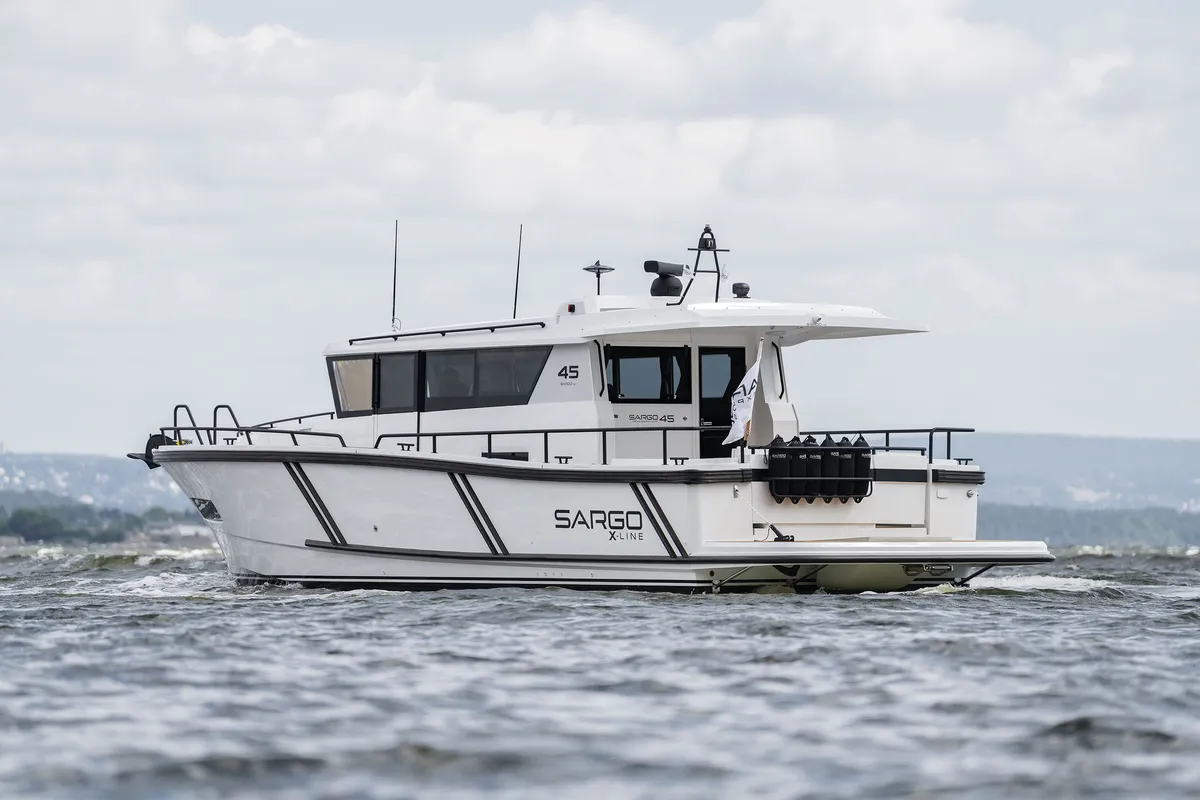 Sargo Boats 45: Boot varend op water
