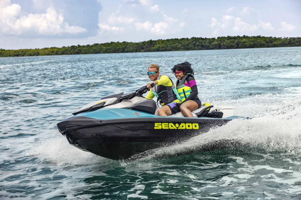 Sea-Doo GTI SE 170: Jetski met twee personen varend
