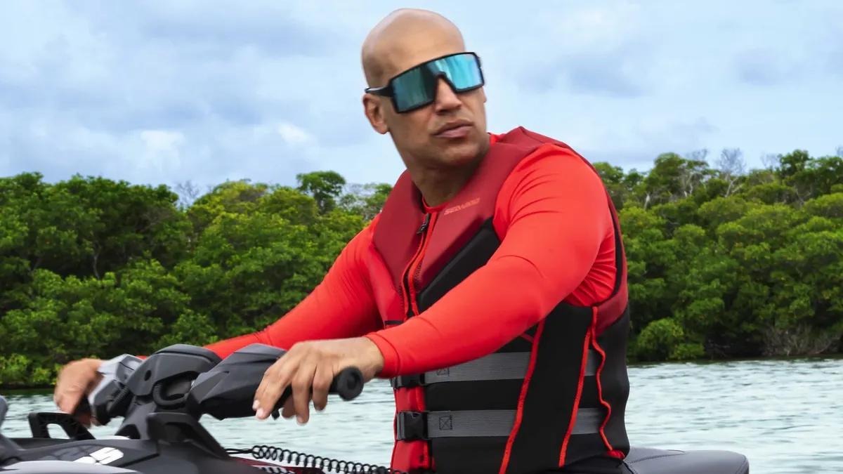 Sea-Doo RXP-X 325: Man rijdt op jetski